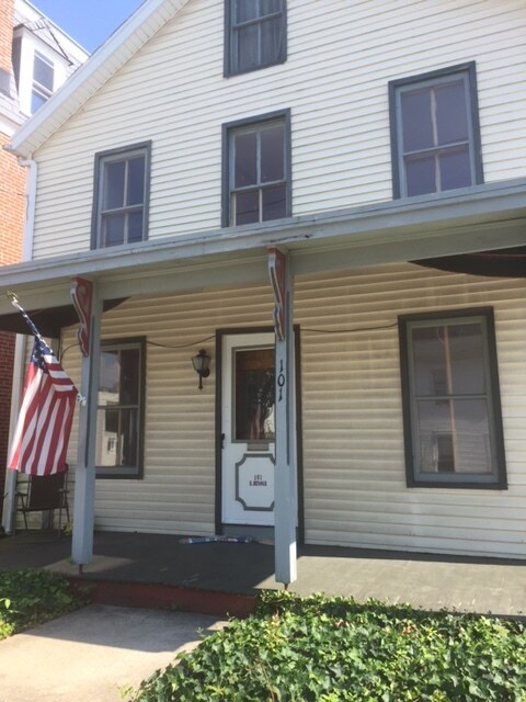 Primary Photo - 101 E Middle St