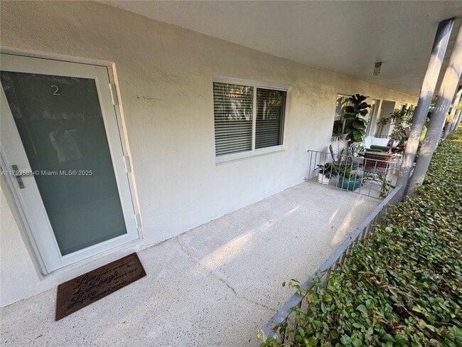 Foto del edificio - 4780 Pine Tree Dr