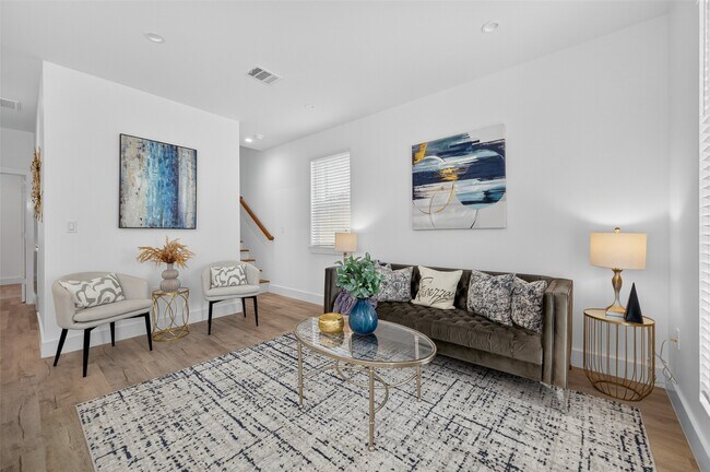 Building Photo - 5027 Willow Glen Dr