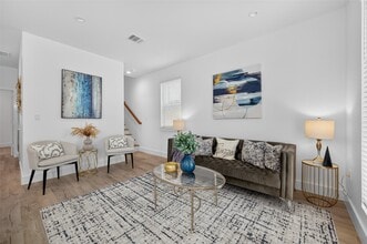 Building Photo - 5027 Willow Glen Dr