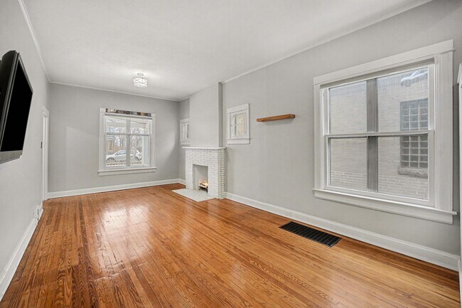 Building Photo - 2 Bed 2 Bath Home for Rent In Wash Park area!