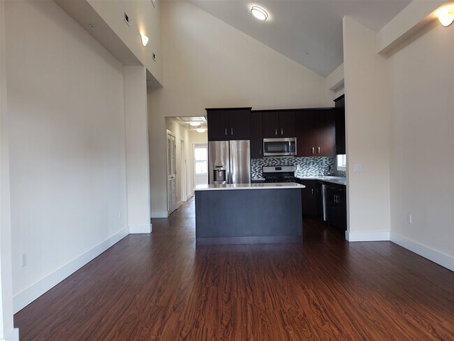 Building Photo - 308 18th St