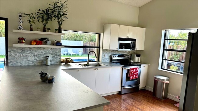 Foto del edificio - 528 SW 166th Terrace