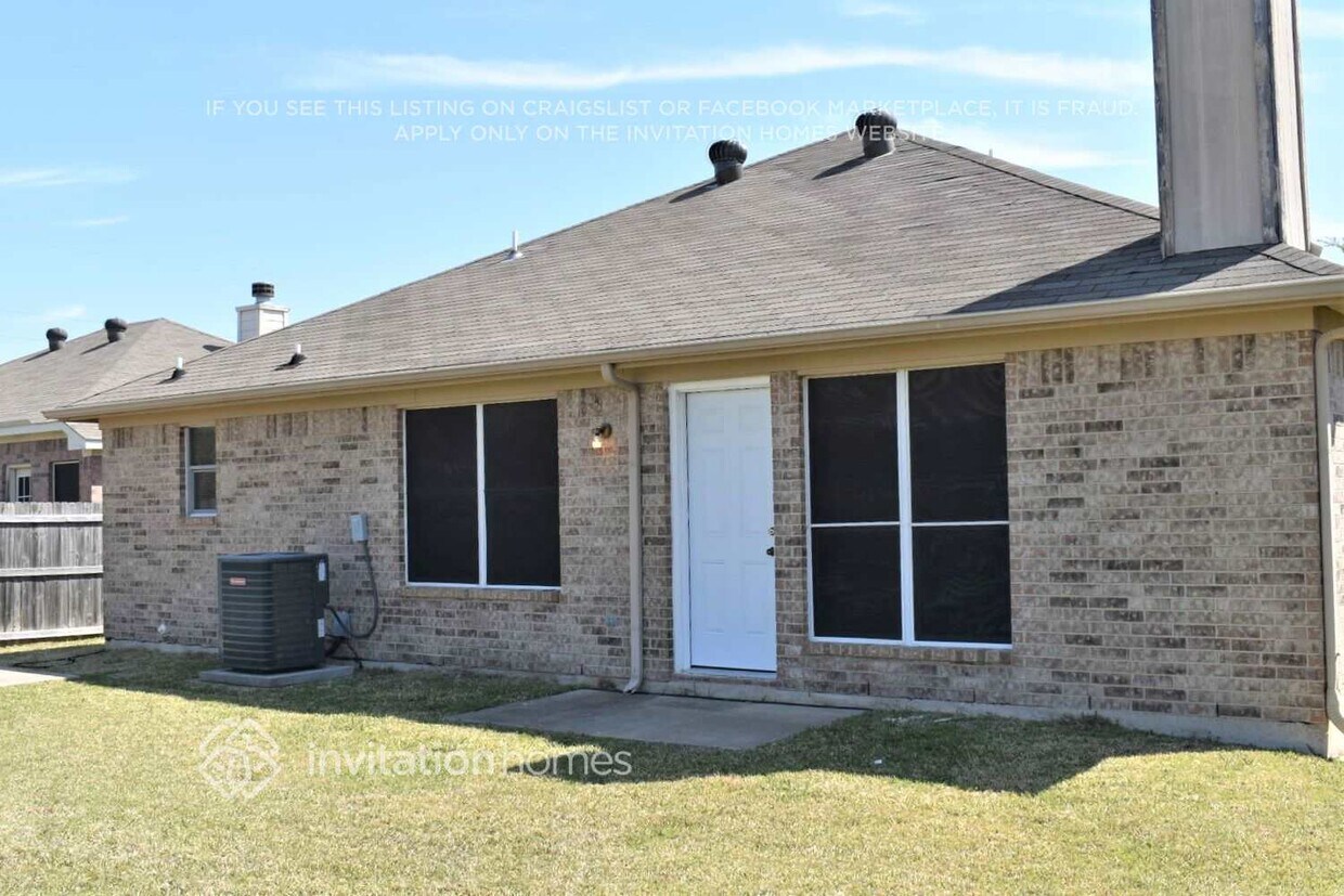 Foto del edificio - 6902 Evening Shade Ln