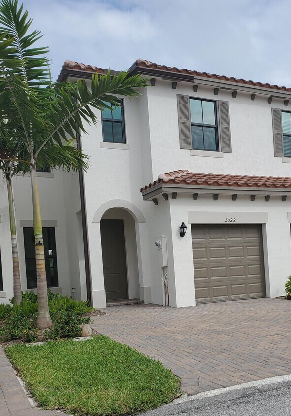 Foto principal - 2022 Oysterwood Ln