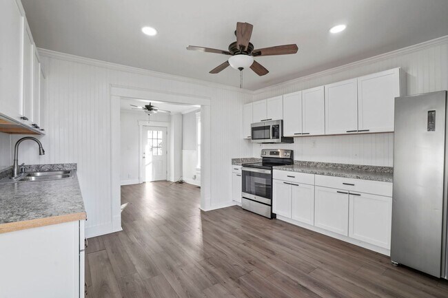 Foto del edificio - AVAILABLE IN DECEMBER