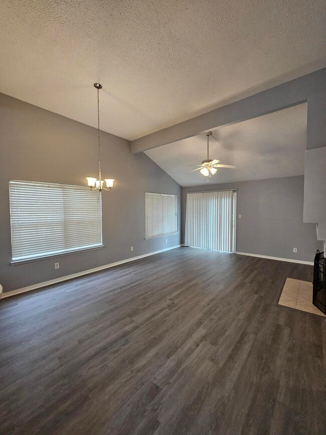 Building Photo - 3026 Yorktown Cir