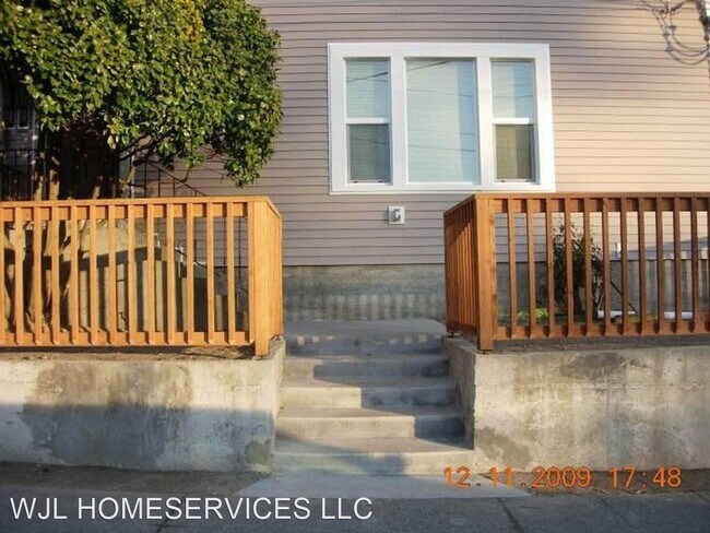 Building Photo - 4744 9th Ave NE