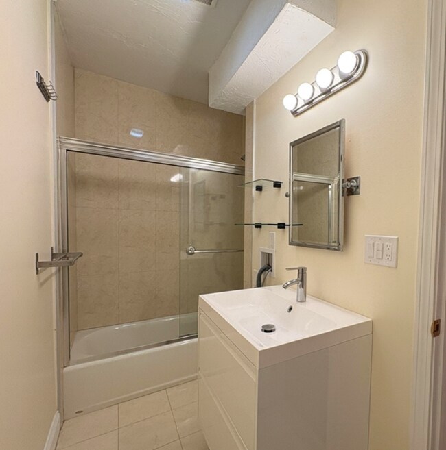 Foto del edificio - Elegant Brookline 4bed/2bath Near B,C, D Lines