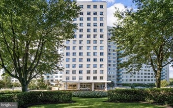 Building Photo - 10500 Rockville Pike