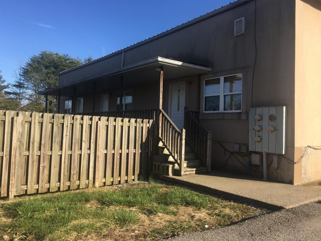 Primary Photo - 114 Estes Dr