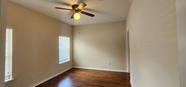 Building Photo - Ground Level 2/2 Condo in Willow Ridge