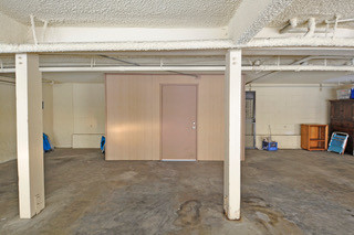 Covered Parking,Secure Storage - 640 Manhattan Beach Blvd