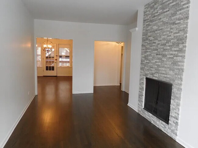 Foto del edificio - 3519 N Pine Grove Ave