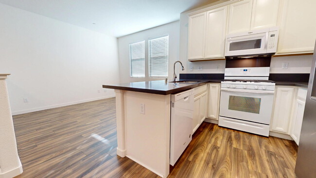 Foto del edificio - Fresh 3-Bed, 2-Bath Home in Natomas Crossing — Perfect for Commuters