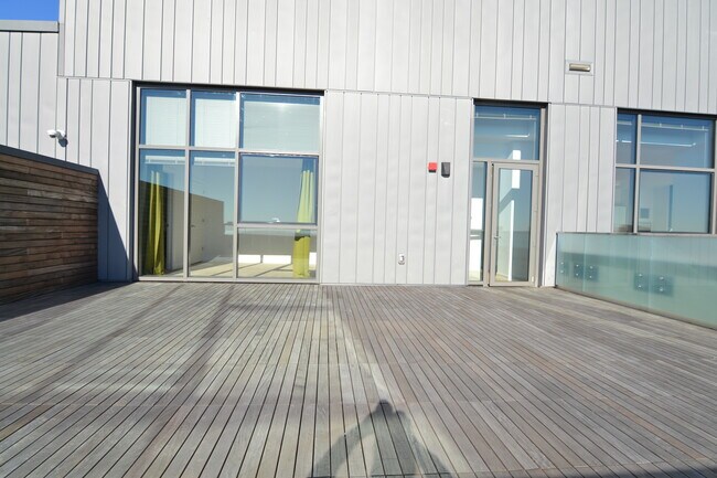 Interior Photo - The Viridian