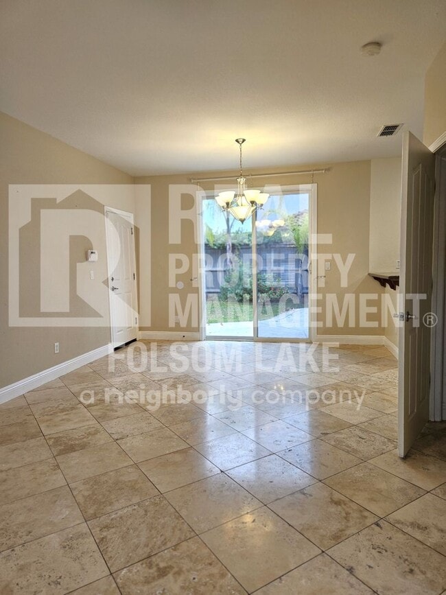 Foto del edificio - Spacious 3 bedroom 2.5 bath in North Natomas