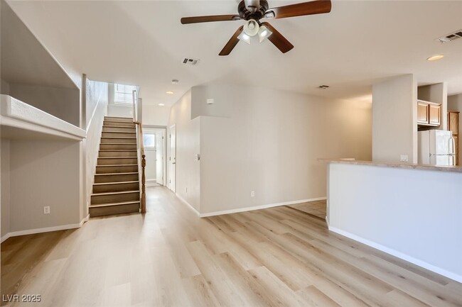 Foto del edificio - 648 W Vincents Dream Ave