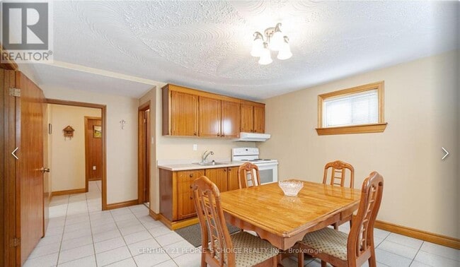 Building Photo - 128 Hullmar Dr