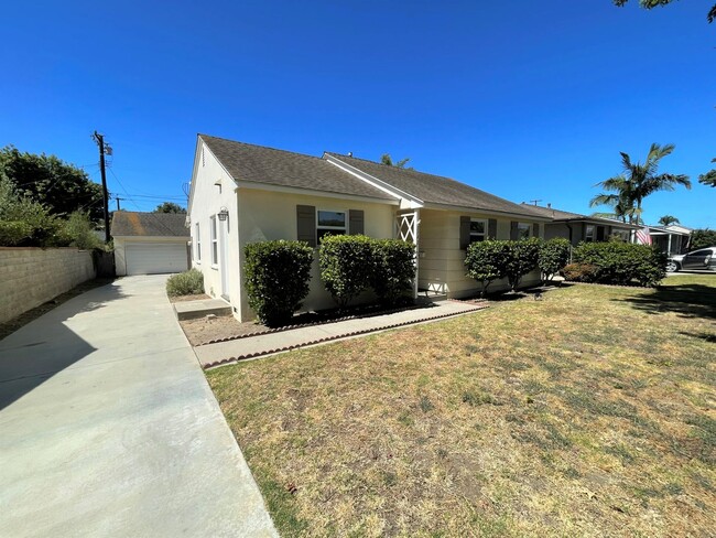 Building Photo - Upgraded Midtown Home with Beautiful Wood ...