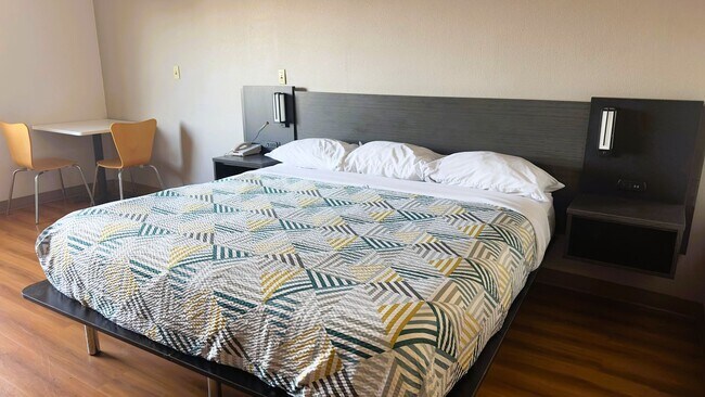 Building Photo - Motel 6- East Side