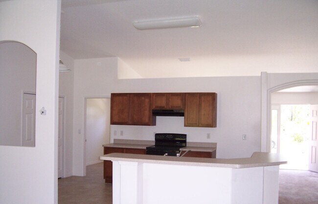 Foto del edificio - Coming Soon!  In Lehigh Woods Lots of livi...