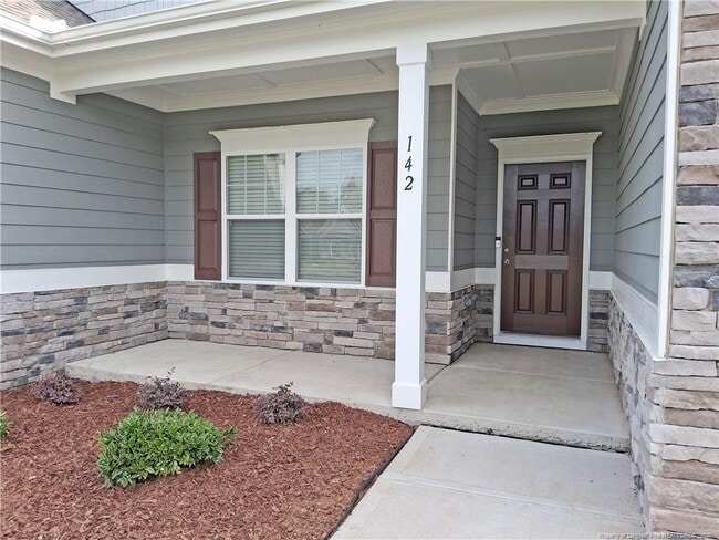 Foto del edificio - 142 Planters Ln