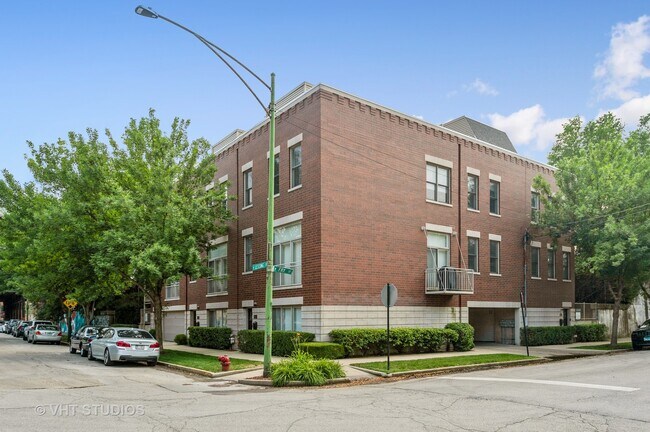 Building Photo - 935 W Fry St