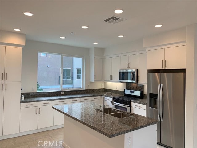 Foto del edificio - 11395 Meeker Ave