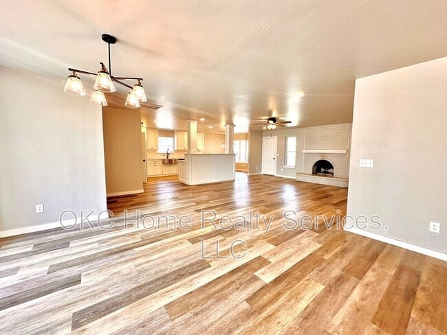 Building Photo - 3408 Oak Grove Dr