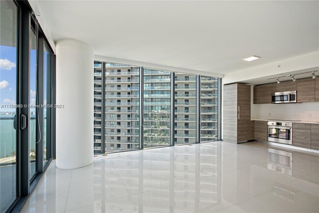 Foto del edificio - 650 NE 32nd St