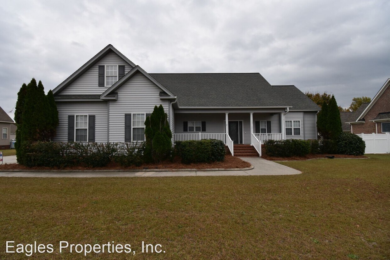 3 br, 2.5 bath House 302 Maddux Dr House Rental in Pikeville, NC