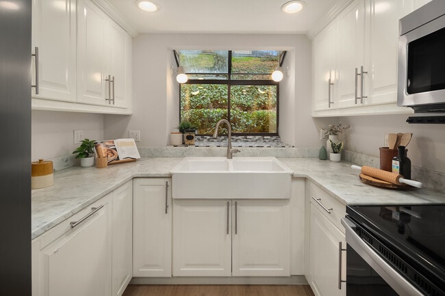 Kitchen - 19805 15th Ave NE