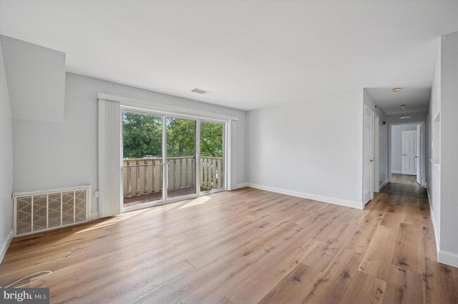 Building Photo - 206 Hickory Ct