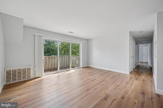 Foto del edificio - 206 Hickory Ct