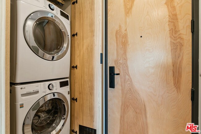 Building Photo - 12431 Rochester Ave