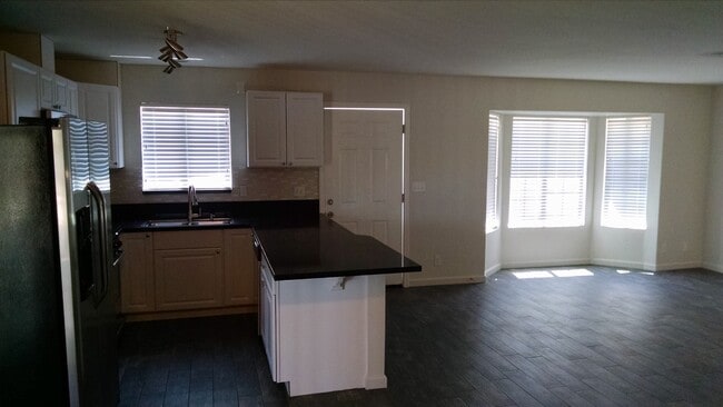 Building Photo - 74426 Maricopa Dr