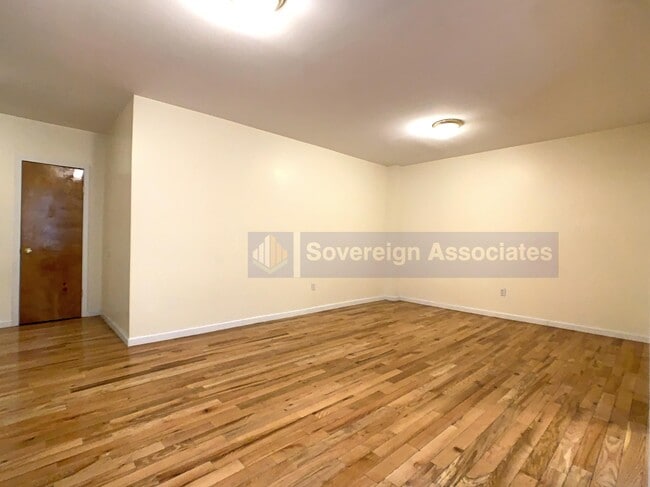 Building Photo - 975 Walton Avenue