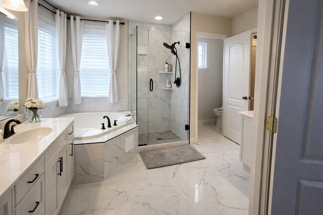 Foto del edificio - 11401 Rolling Green Pl