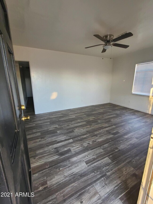 Foto del edificio - 3422 E Taylor St