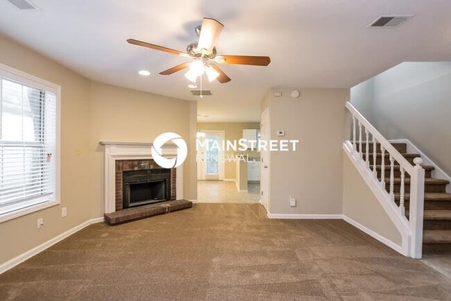 Building Photo - 3 Bedroom Pet-Friendly Home in Stone Mount...