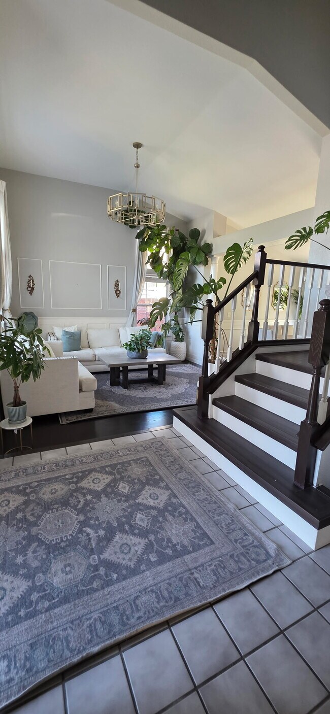 Foto del edificio - 430 Guinevere Ct