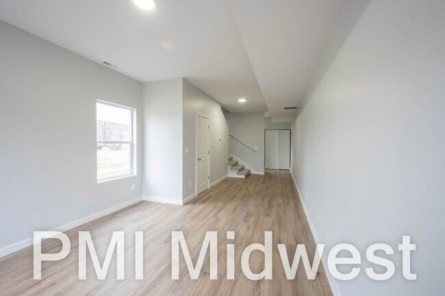 Foto del edificio - "Charming 2-Bedroom Oasis in Indianapolis – Your Perfect 949 Sq Ft Retreat!"