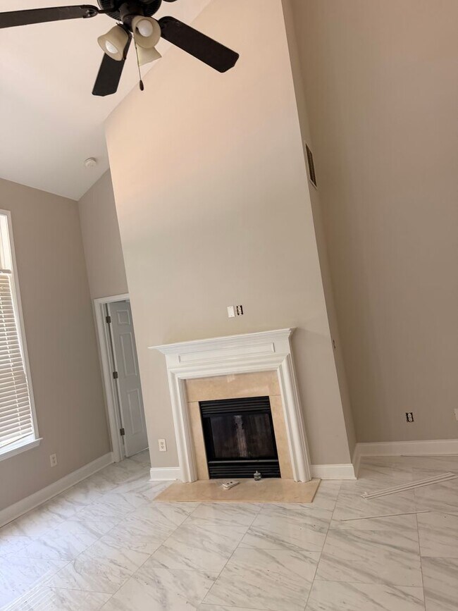 Building Photo - Nice Spacious home, FENCED backyard, Master on Main. Plus BONUS Room