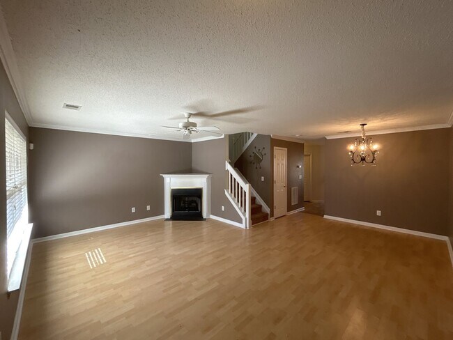 Building Photo - 10149 Forest Landing Dr