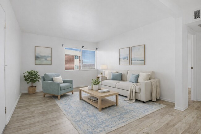 Foto del edificio - $1,295.95- 1 Bed, 1 Bath Condo in Denver with In Unit Washer/Dryer and Central AC!