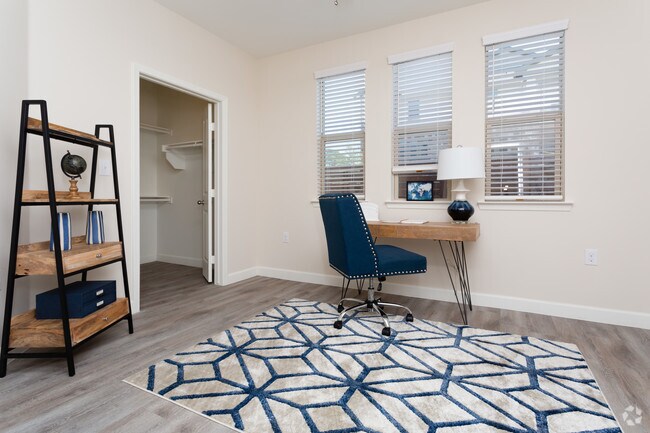 2BR2BA-1210sft - Majestic Parc