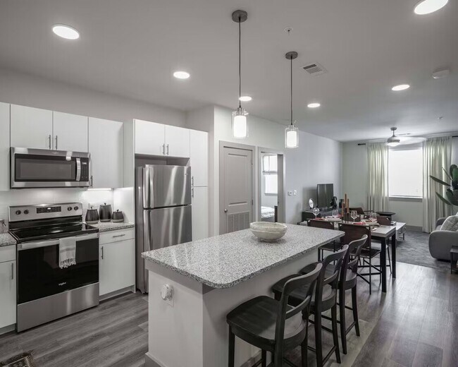 Building Photo - Comfort & Style in Houston — Special Offer Included!