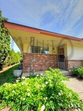 Building Photo - 212 N Fox Rd
