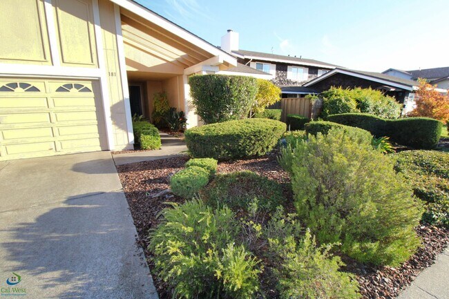Building Photo - $5,295 Beautiful Large Home - 3 Bed/2 Bath...